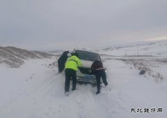 哈巴河执法大队：成功救助被困车辆 守护群众平安出行